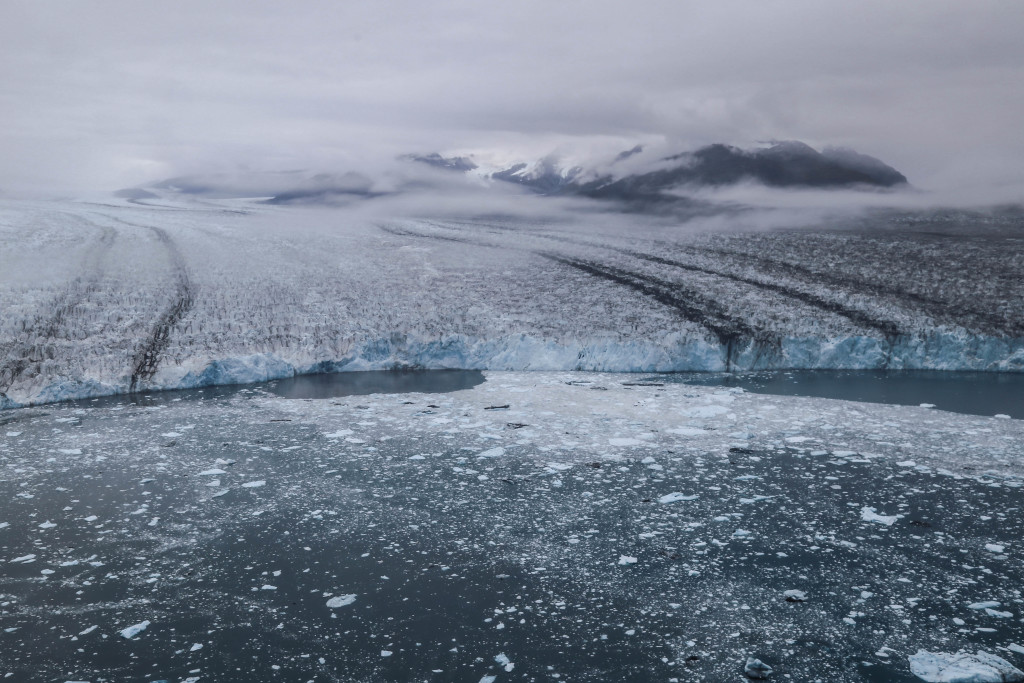 alaska-valdez-columbia-glacier-helicoptere-icebergs